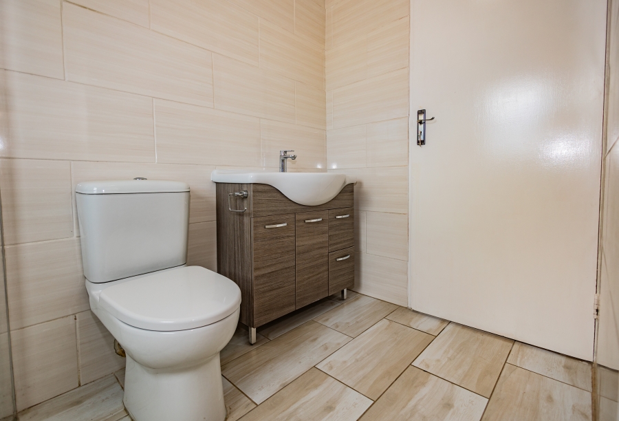 4 Bedroom Property for Sale in Bloubergrant Western Cape